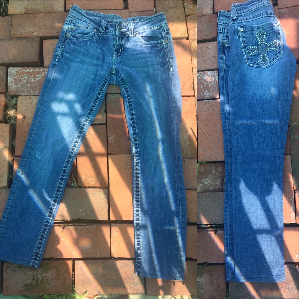 Embellished Back Pockets Miss Me Medium Wash Skinny Jeans 26” X  27” Awesome
